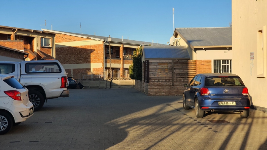 2 Bedroom Property for Sale in Kroonheuwel Free State
